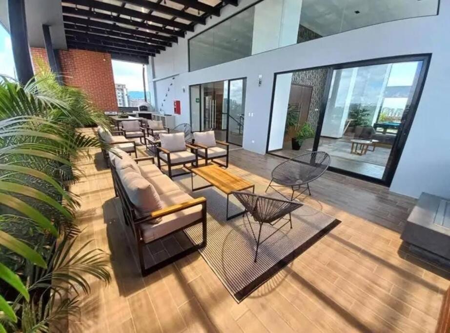 Grande Zona 13 Aeropuerto Inara Apartamento *